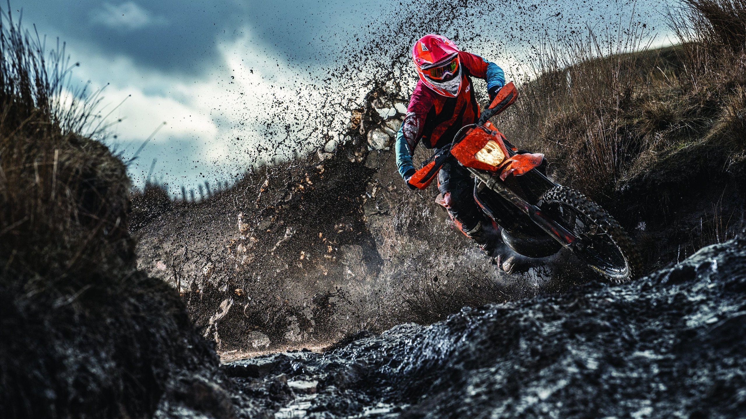 传媒报道中的足球：从现场到虚拟的全方位转变，足球转播广告