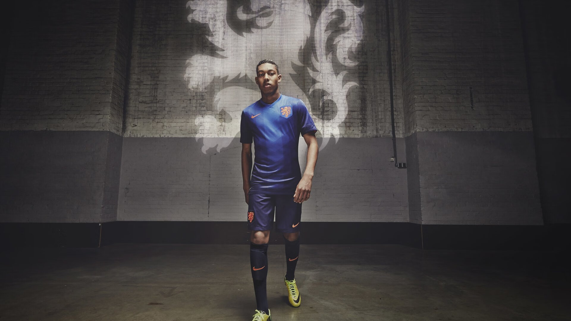 足球青训联赛吸引众多年轻球员